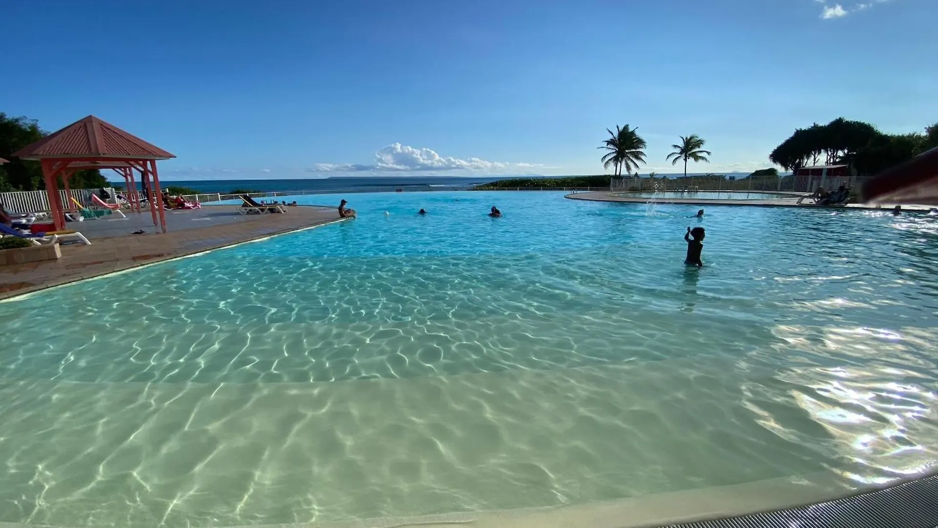 Le Kalinao, Anse Des Rochers Plage, Piscine Et Cocotiers Сен-Франсуа